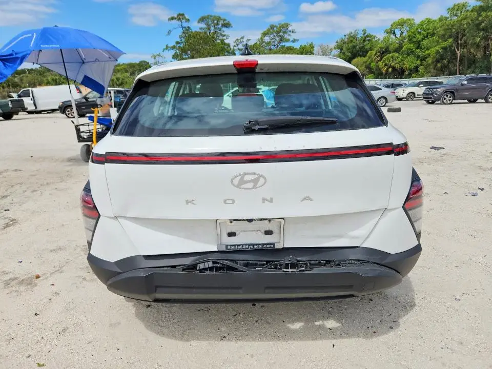 2024 HYUNDAI KONA SE  
