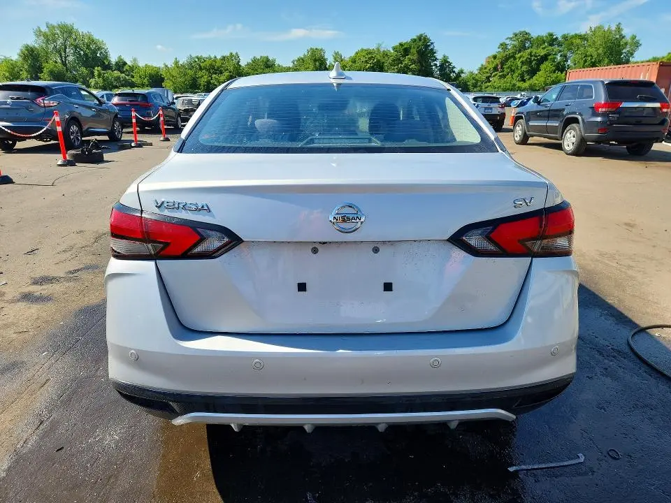 2021 NISSAN VERSA SV  