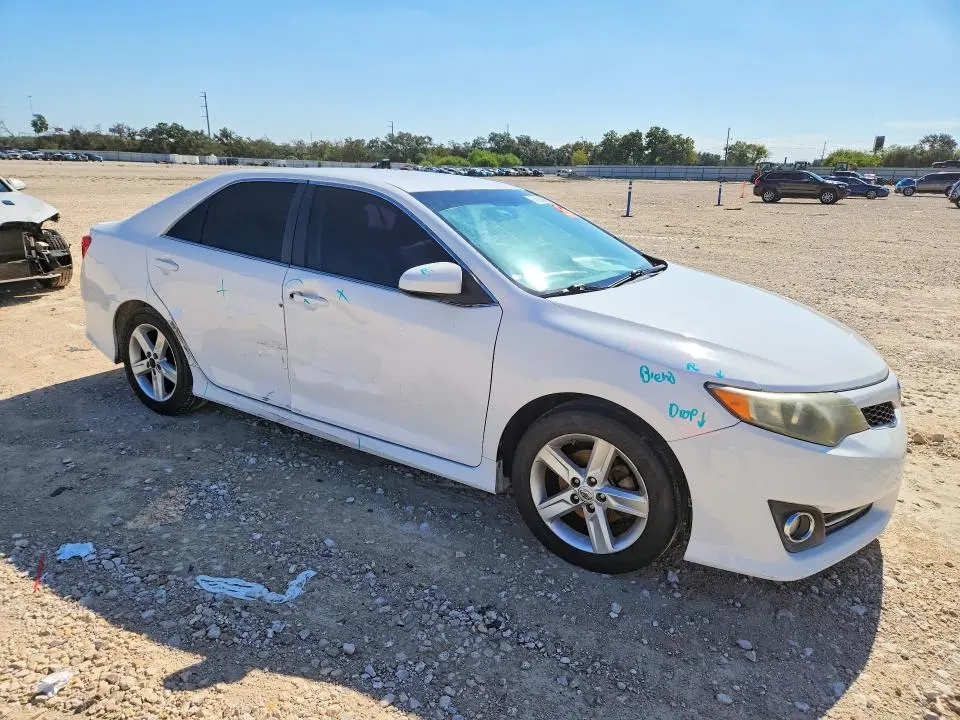 2014 TOYOTA CAMRY SE  