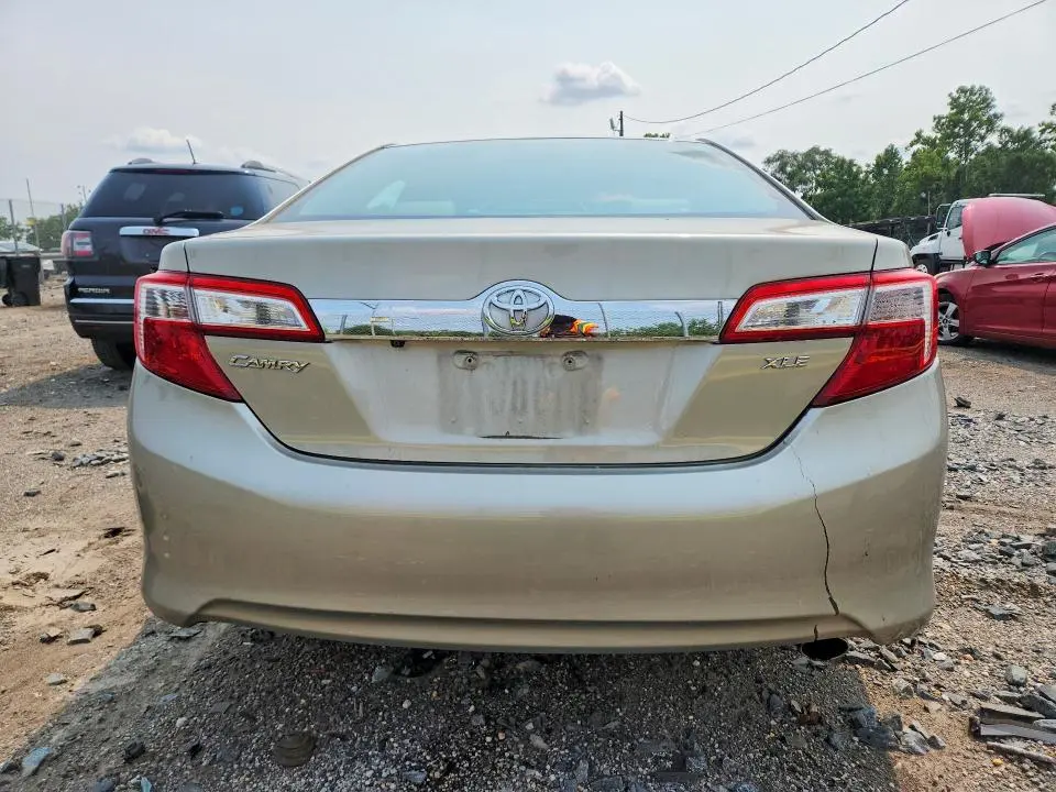 2014 TOYOTA CAMRY XLE  