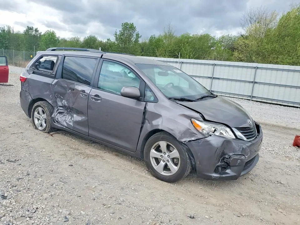 2017 TOYOTA SIENNA   
