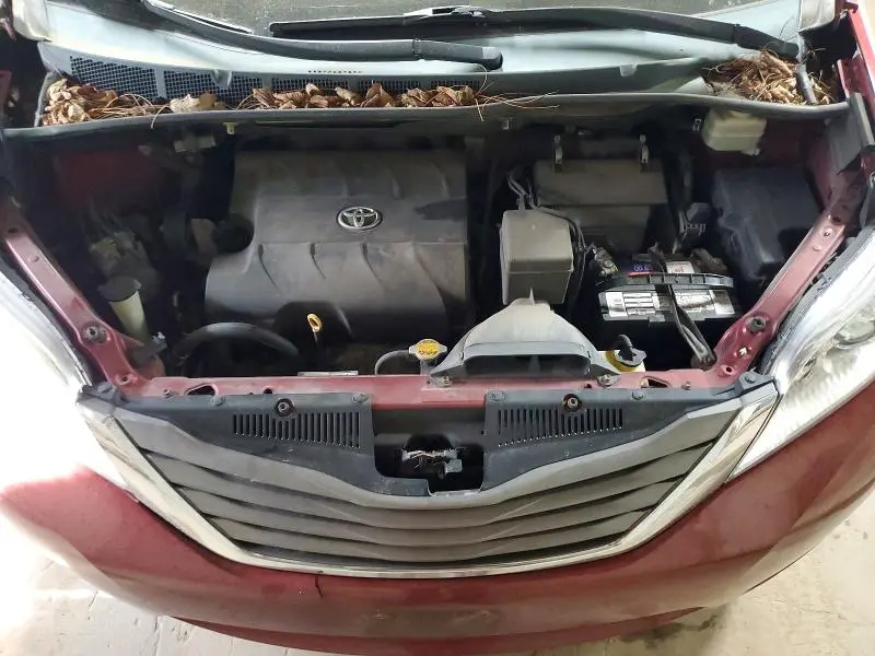 2013 TOYOTA SIENNA XLE 8-PASSENGER  