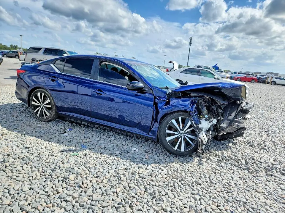 2019 NISSAN ALTIMA SR  
