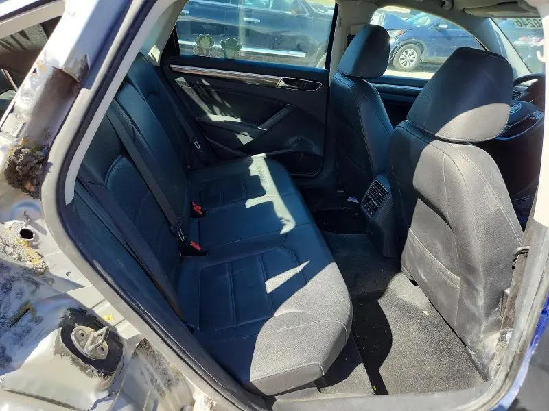 2017 VOLKSWAGEN PASSAT SE  