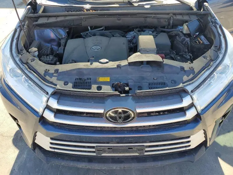 2018 TOYOTA HIGHLANDER XLE  
