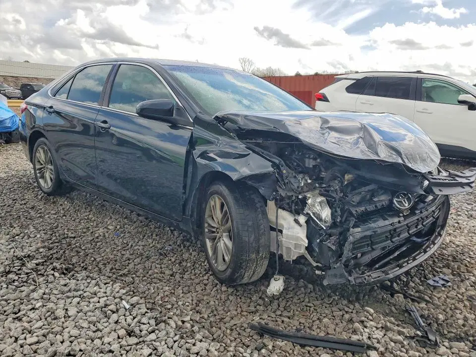 2015 TOYOTA CAMRY SE  