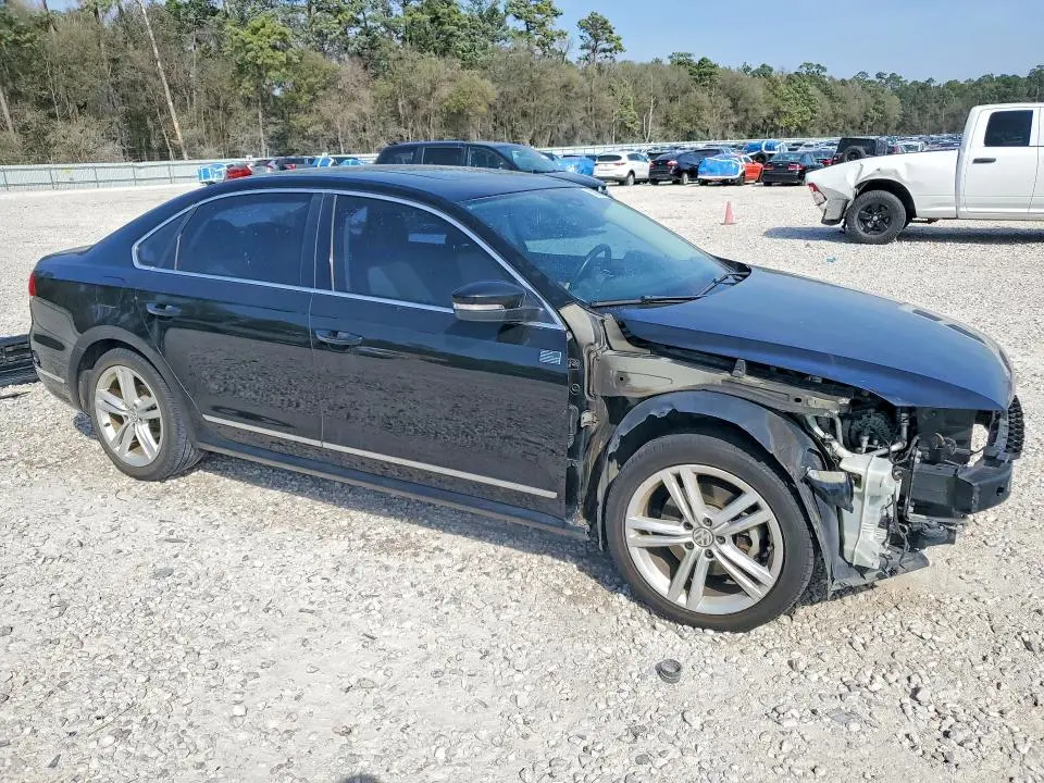 2015 VOLKSWAGEN PASSAT SE  