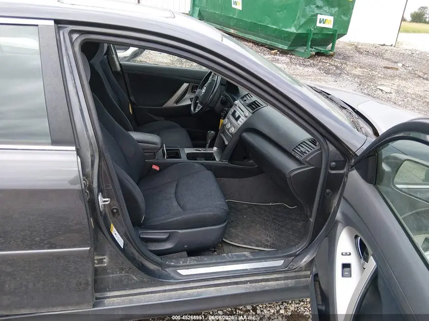 2011 TOYOTA CAMRY SE