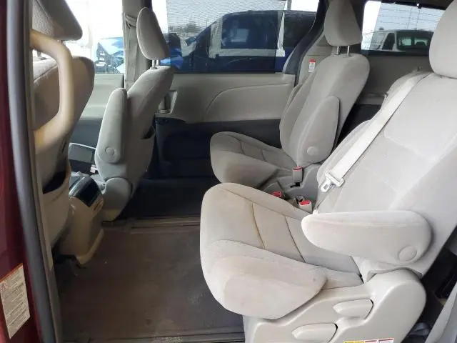 2015 TOYOTA SIENNA LE  