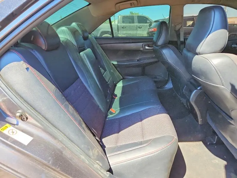 2016 TOYOTA CAMRY SE  