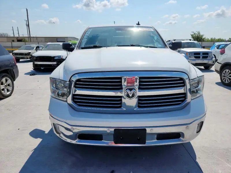 2016 RAM 1500 SLT  