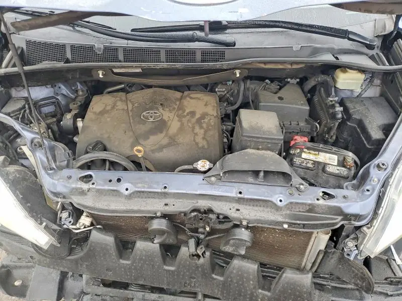2017 TOYOTA SIENNA LE  