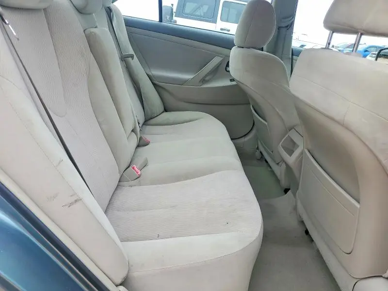 2010 TOYOTA CAMRY LE  