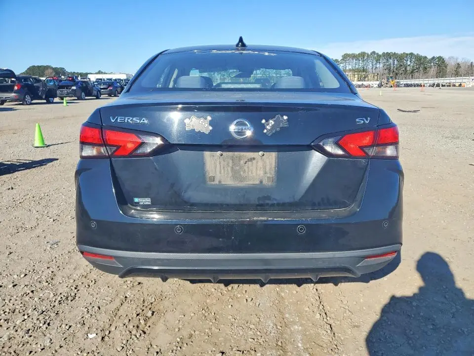 2020 NISSAN VERSA SV  