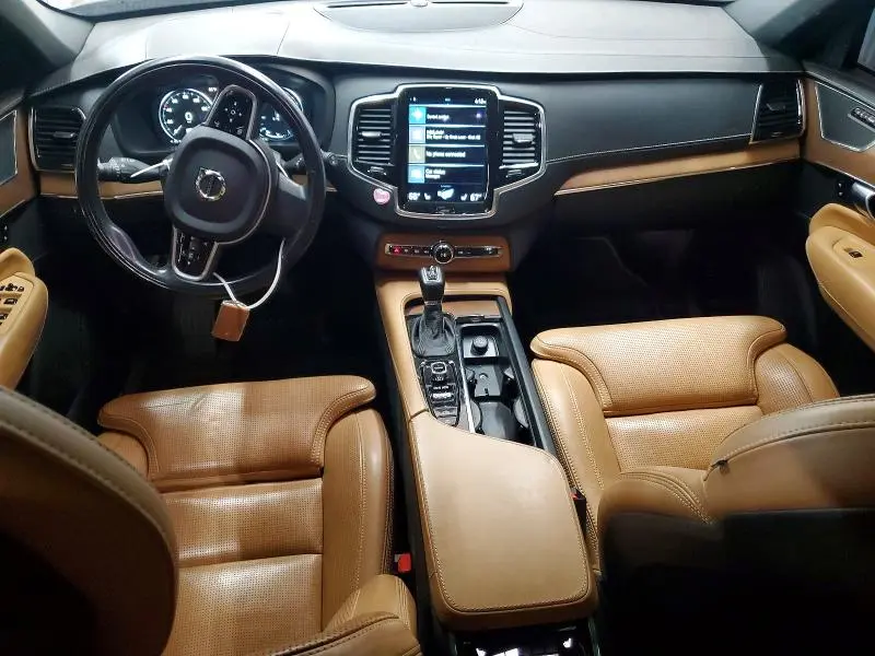 2017 VOLVO XC90 T6  