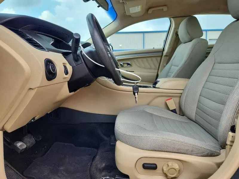 2015 FORD TAURUS SE  