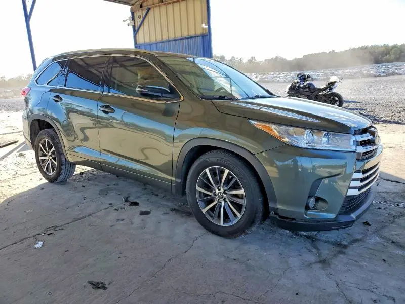 2017 TOYOTA HIGHLANDER SE  