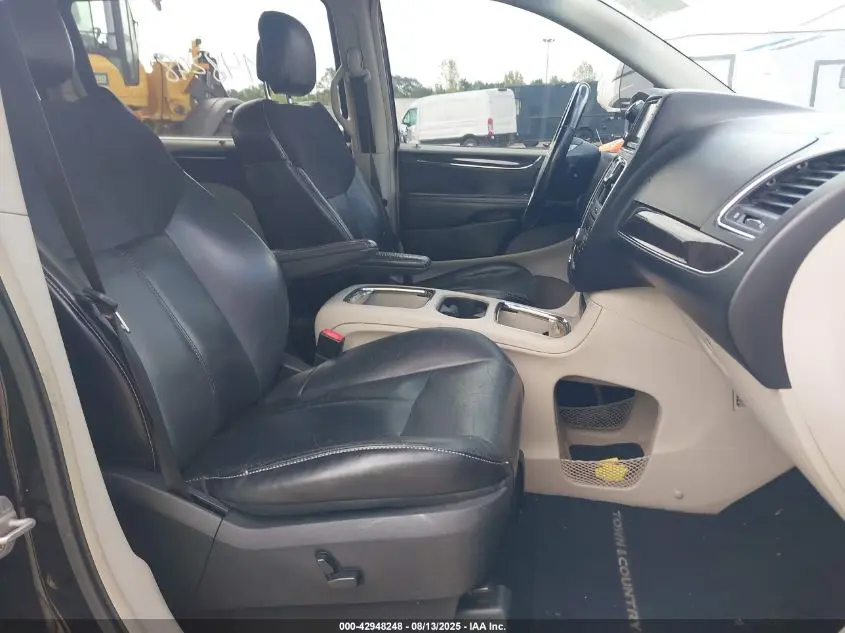 2011 CHRYSLER TOWN & COUNTRY LIMITED