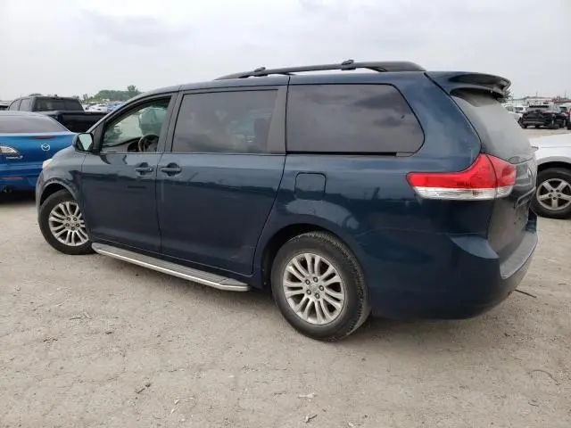 2012 TOYOTA SIENNA XLE  