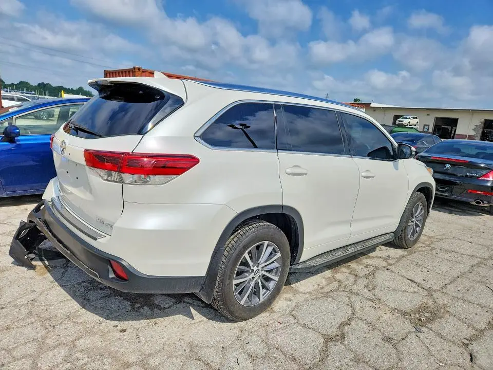 2018 TOYOTA HIGHLANDER XLE  