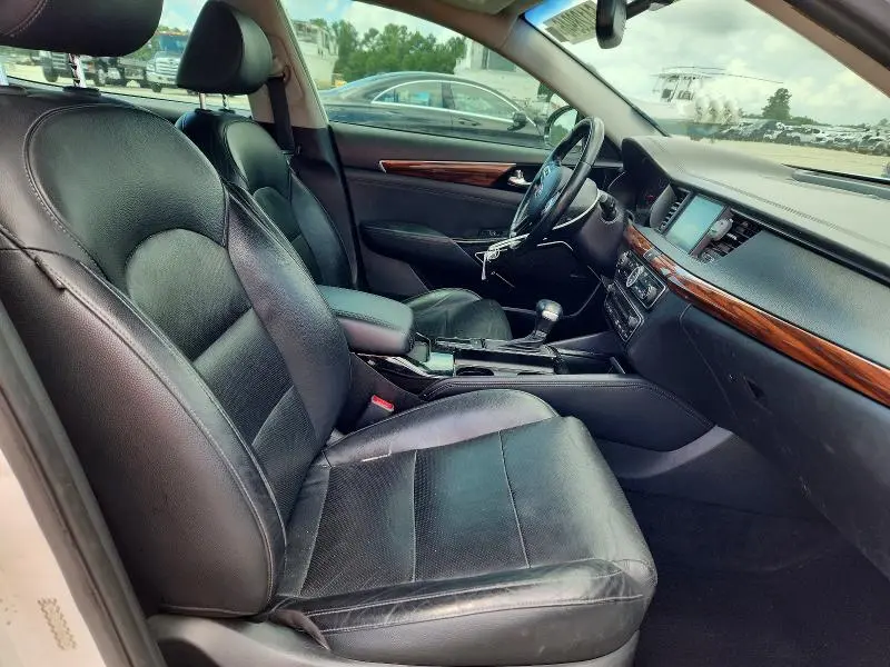 2017 KIA CADENZA PREMIUM  
