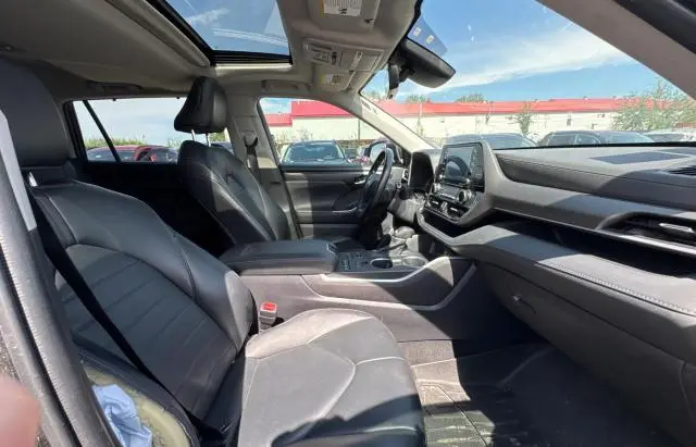 2022 TOYOTA HIGHLANDER XLE  