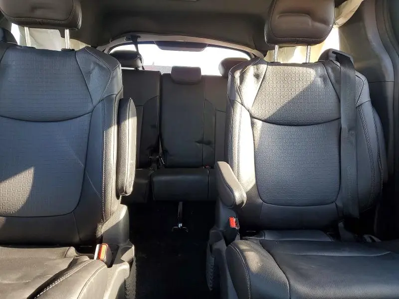 2023 TOYOTA SIENNA XSE  