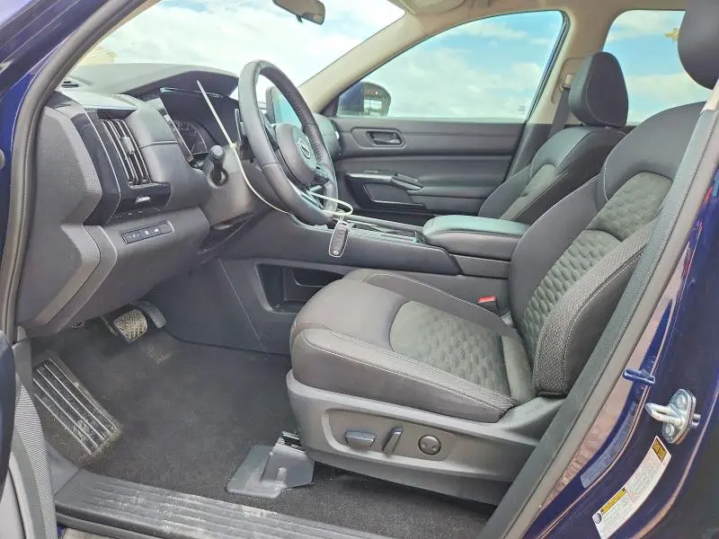 2023 NISSAN PATHFINDER SV  