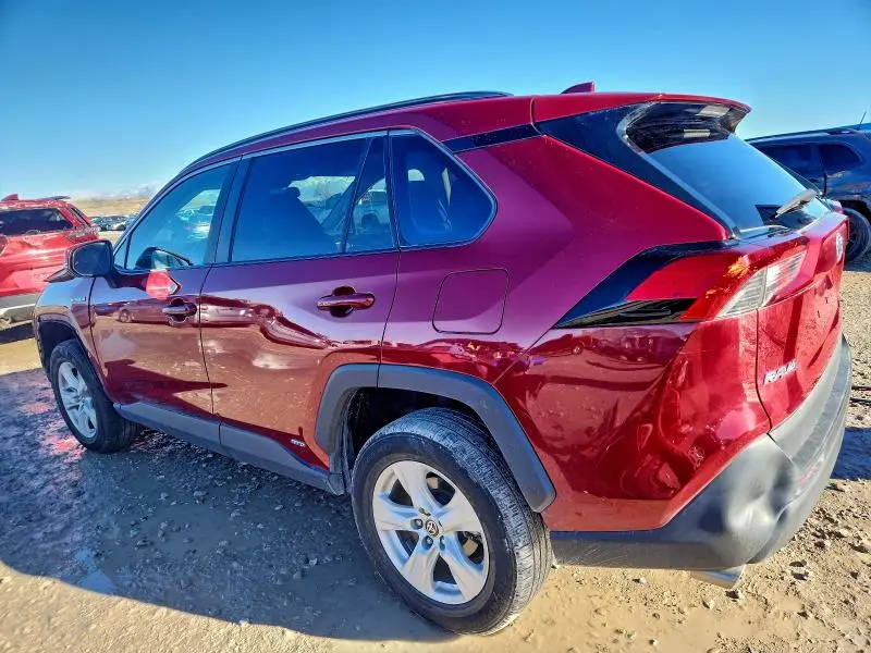 2021 TOYOTA RAV4 XLE  