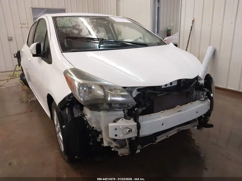 2015 TOYOTA YARIS LE