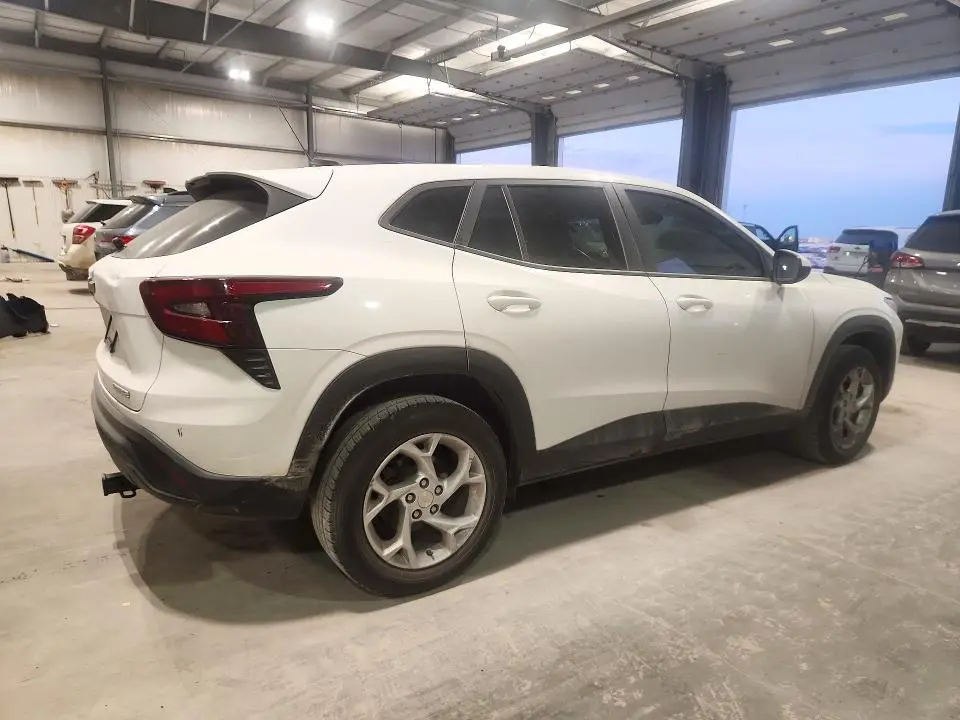 2024 CHEVROLET TRAX LS  