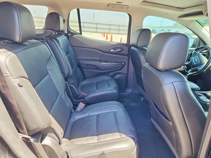 2022 GMC ACADIA SLT  
