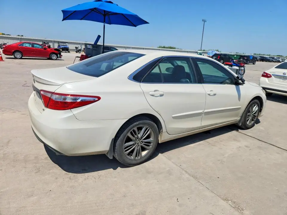 2015 TOYOTA CAMRY SE  