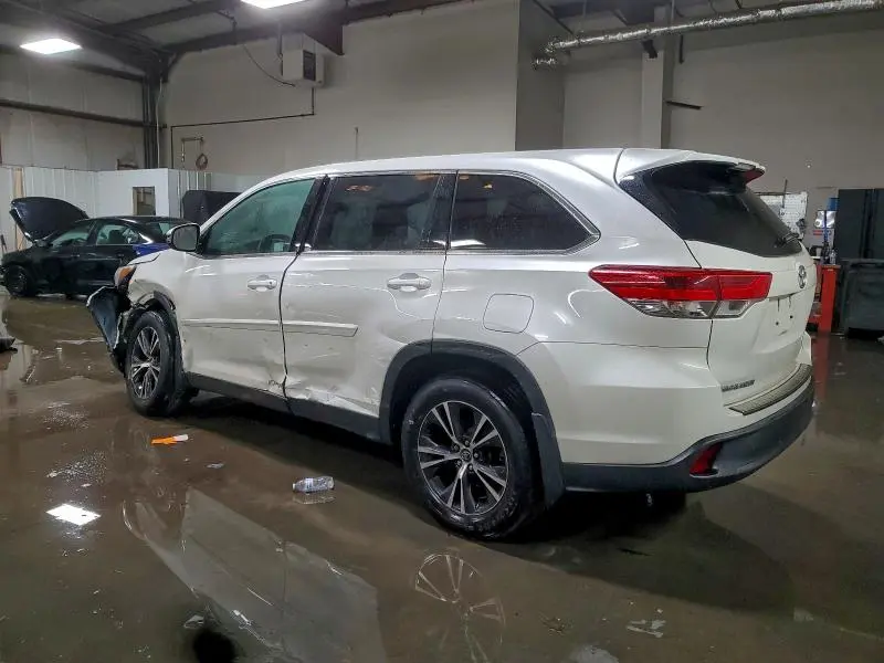2019 TOYOTA HIGHLANDER LE  