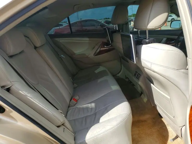 2011 TOYOTA CAMRY XLE  