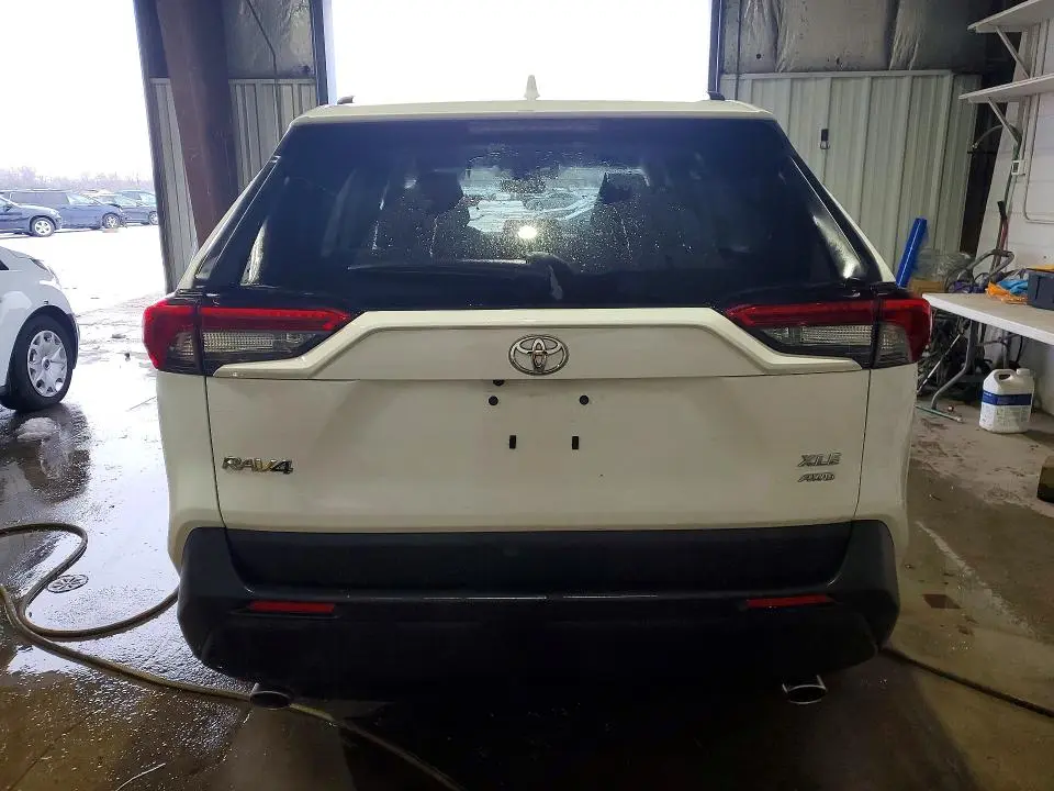 2022 TOYOTA RAV4 XLE  