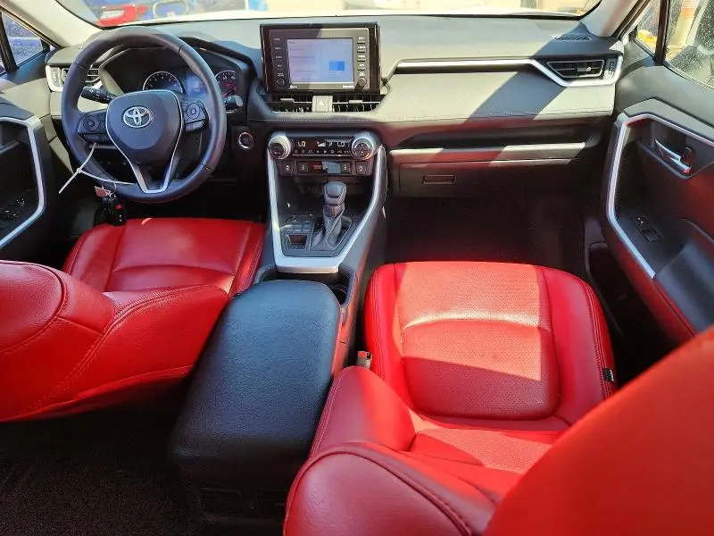 2021 TOYOTA RAV4 XLE  