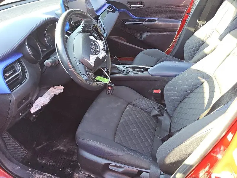 2022 TOYOTA C-HR XLE  