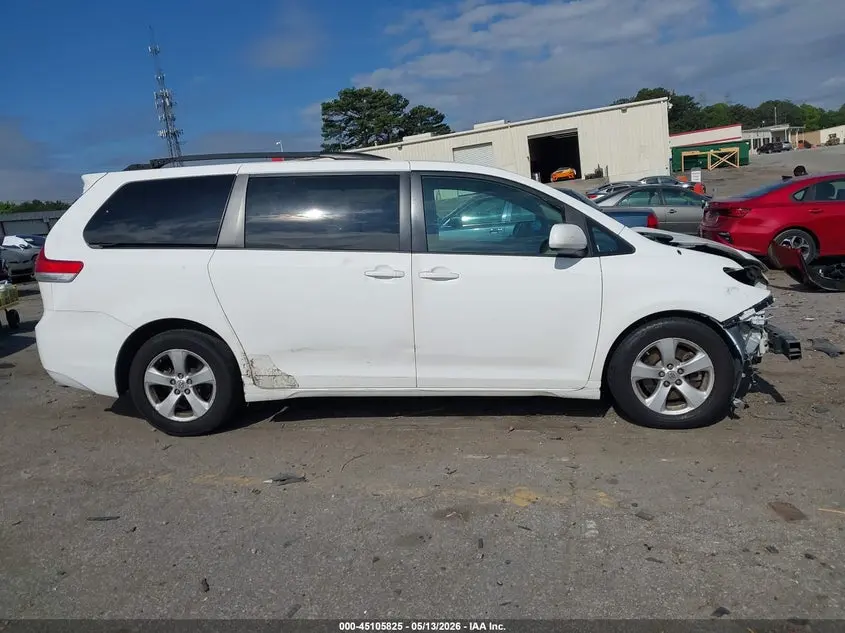 2011 TOYOTA SIENNA LE V6