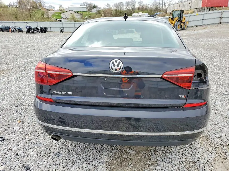 2017 VOLKSWAGEN PASSAT SE  