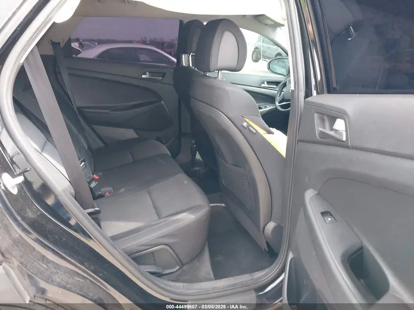 2017 HYUNDAI TUCSON SE