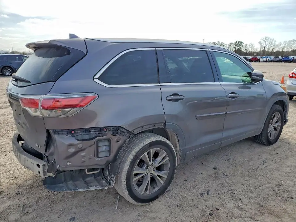 2015 TOYOTA HIGHLANDER XLE  