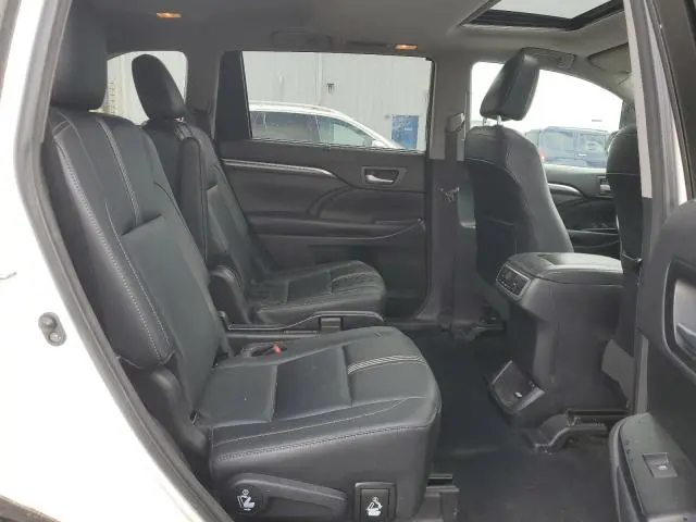 2018 TOYOTA HIGHLANDER SE  