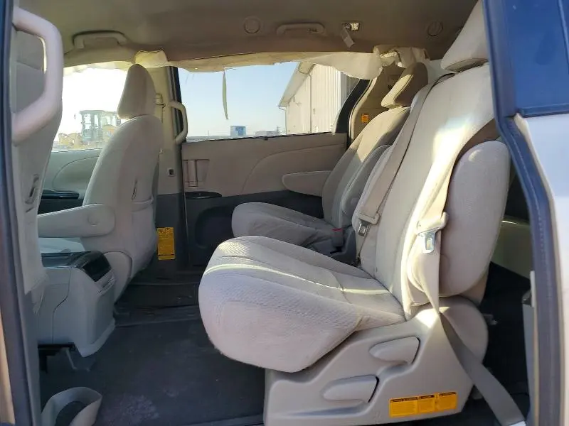 2011 TOYOTA SIENNA LE  