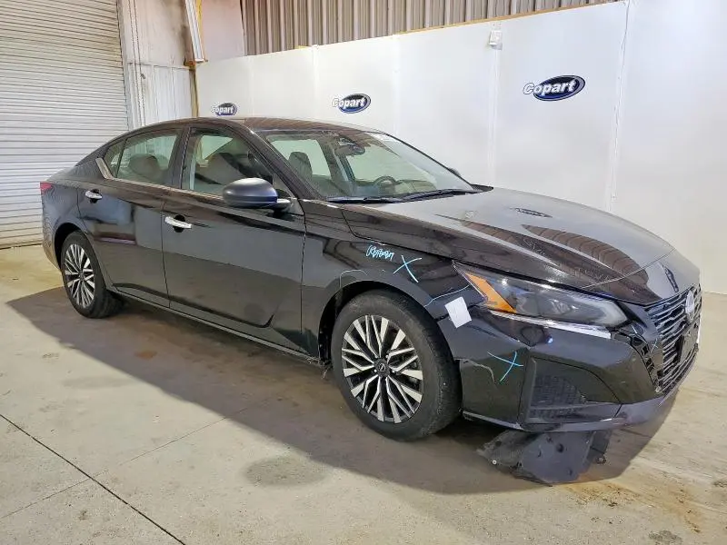 2024 NISSAN ALTIMA SV  