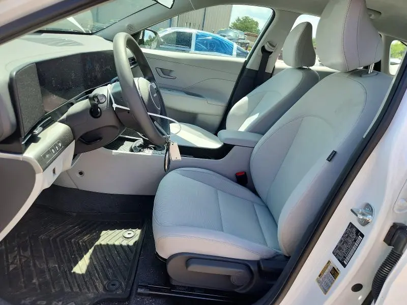 2025 HYUNDAI KONA SE  