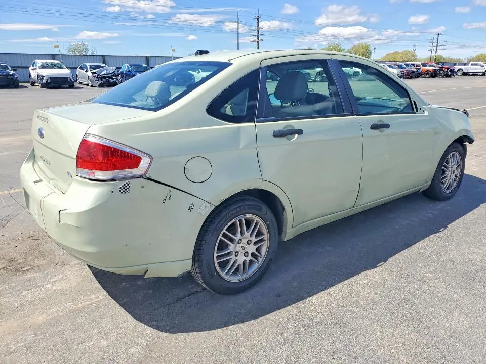 2010 FORD FOCUS SE  