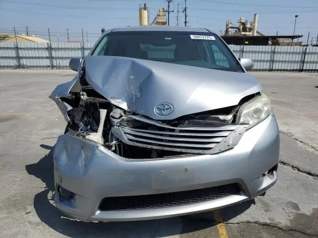 2017 TOYOTA SIENNA LE  