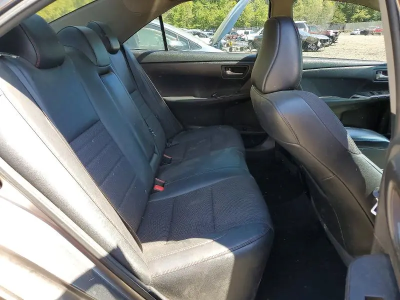 2016 TOYOTA CAMRY SE  