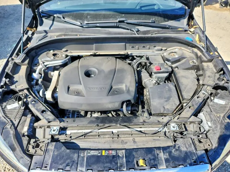 2021 VOLVO XC60 T5 MOMENTUM  